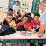 توزيع الحقائب المدرسية على تلاميذ إقليم بركان لمحاربة الهدر المدرسي